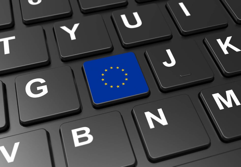 close-up-button-with-europe-flag-black-keyboard